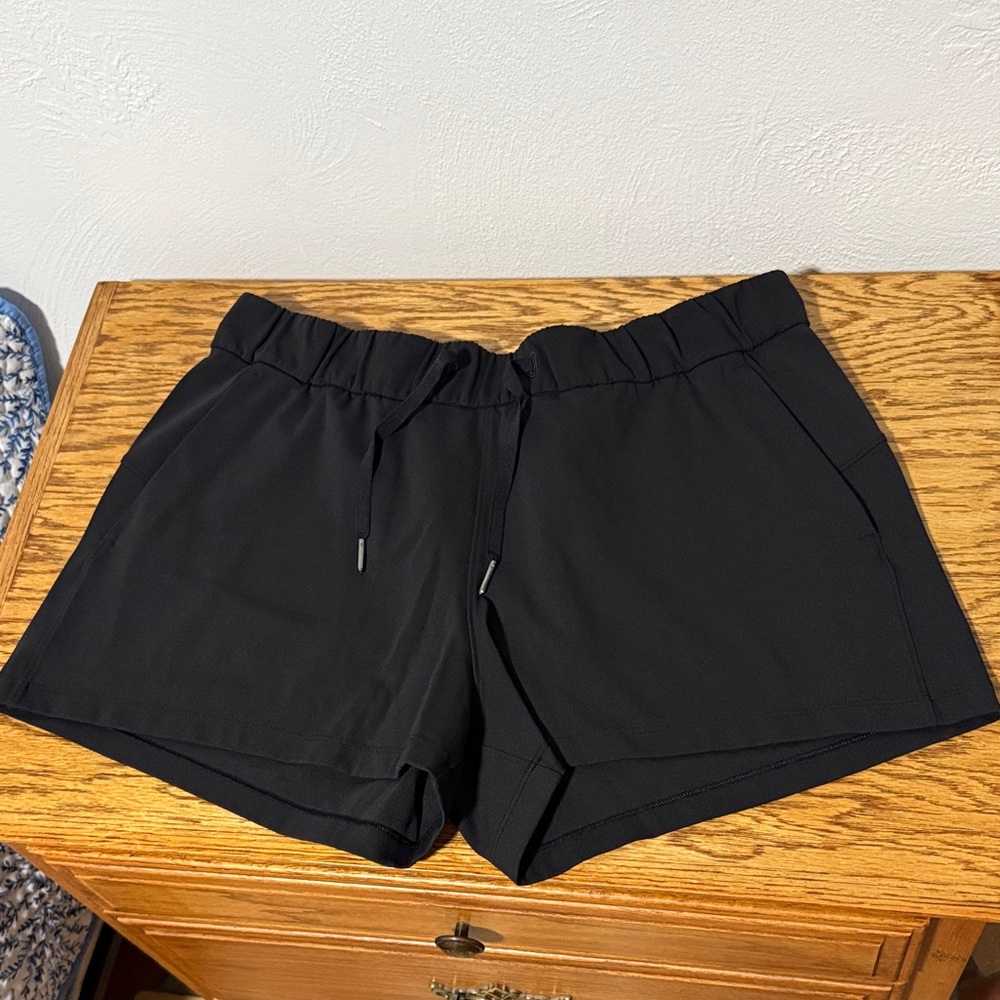 Lululemon On the Fly Shorts Size 10 Black